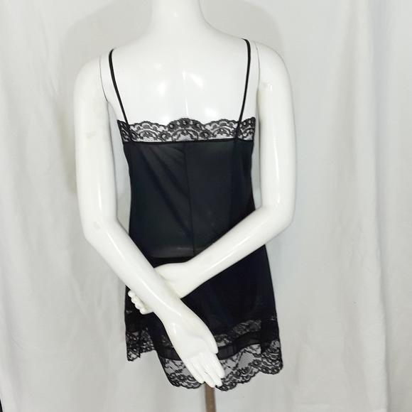Vtg Solid Black Chantilly Lace Pleated Trim Slip M - Picture 9 of 11